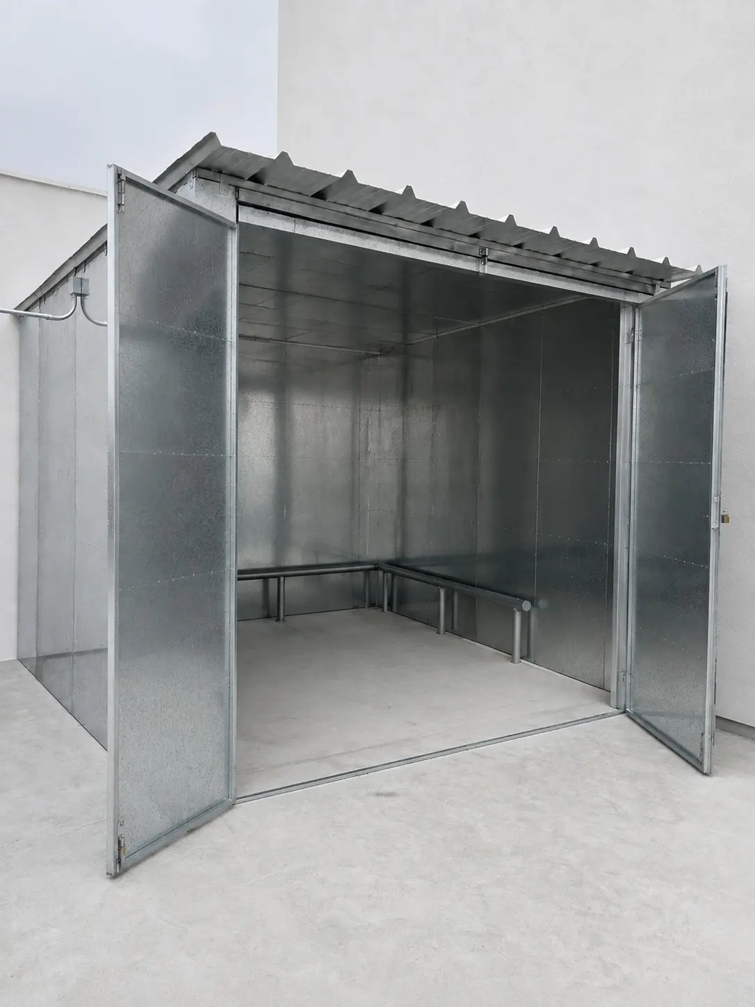 Interior de una cámara de tratamiento térmico fabricada por Maderas RPE en plancha galvanizada
